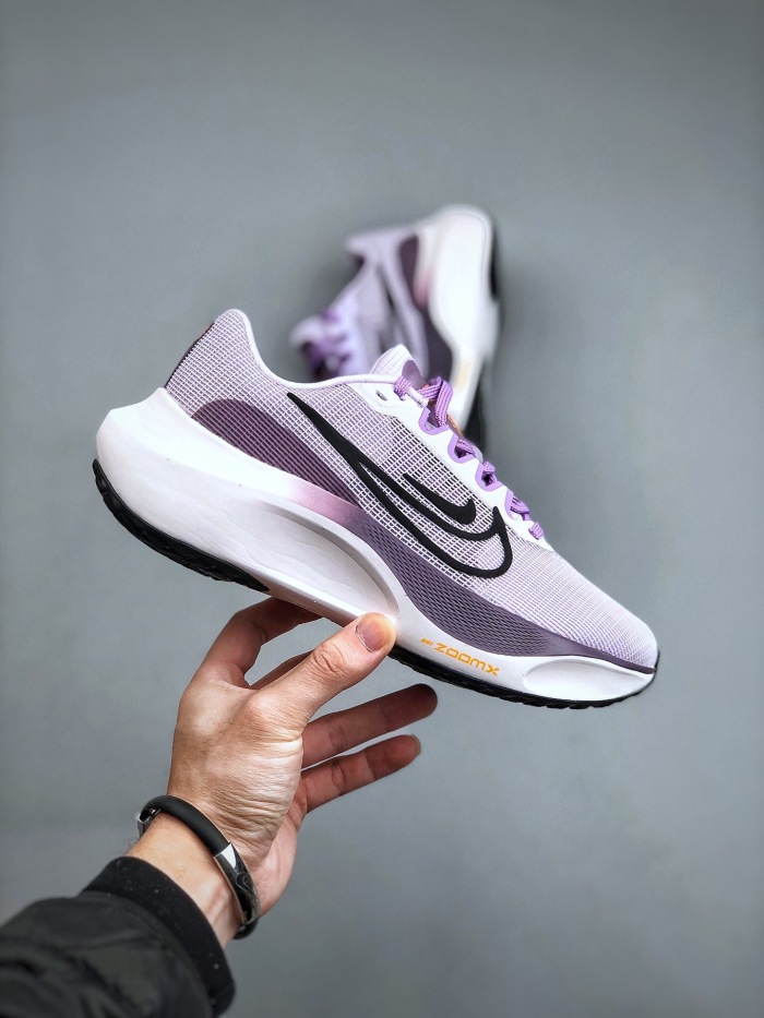 Women  Nike zoom   fly  5(maikesneakers)