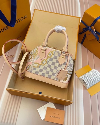 L*ouis V*uitton  Top Bag  (maikesneakers)