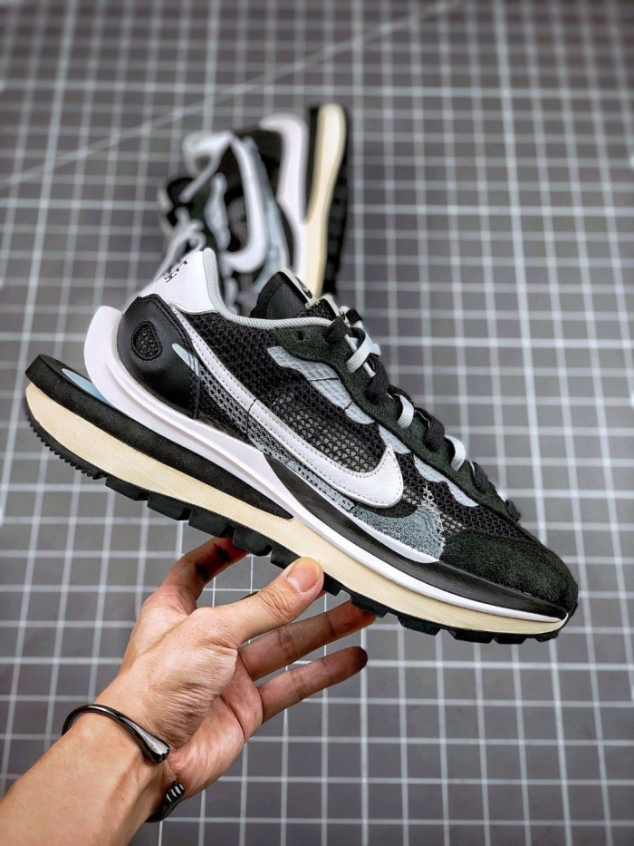 Free shipping from maikesneakers Sacai x Nike
