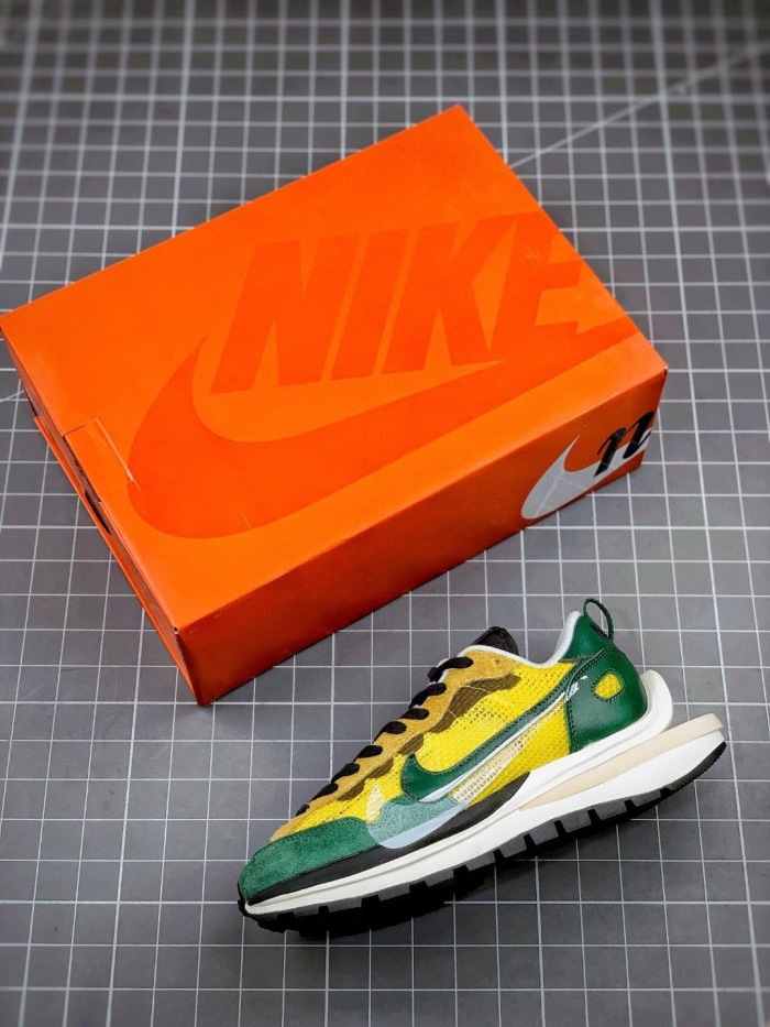 Free shipping from maikesneakers Sacai x Nike