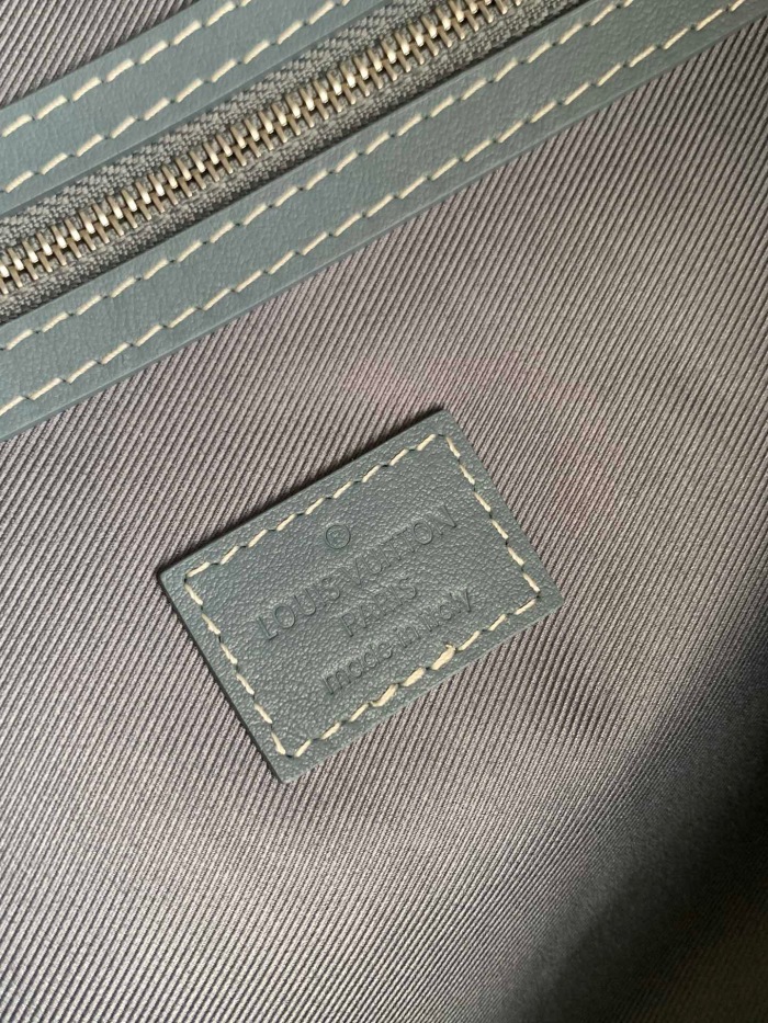 L*ouis V*uitton  Top Bag  (maikesneakers)