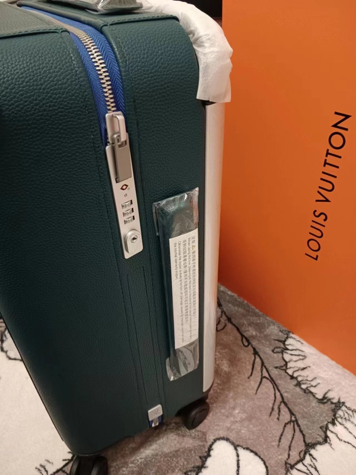 L*ouis V*uitton Luggage (maikesneakers)