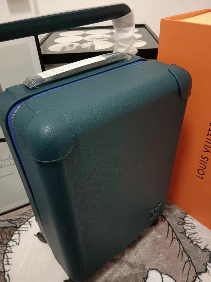 L*ouis V*uitton Luggage (maikesneakers)