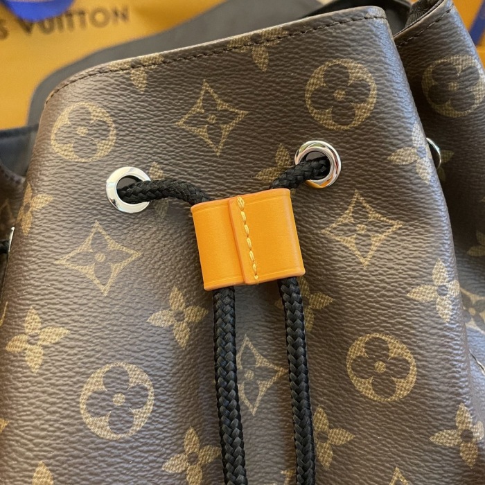 L*ouis V*uitton  Top Bag (maikesneakers)
