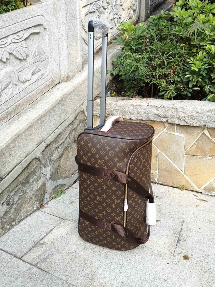 L*ouis V*uitton Luggage (maikesneakers)