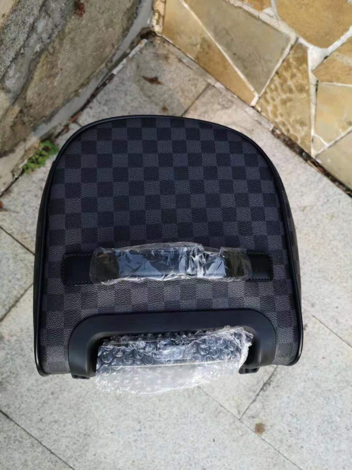 L*ouis V*uitton Luggage (maikesneakers)