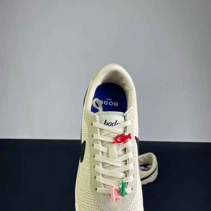 B.ode+ Nike (maikesneakers)