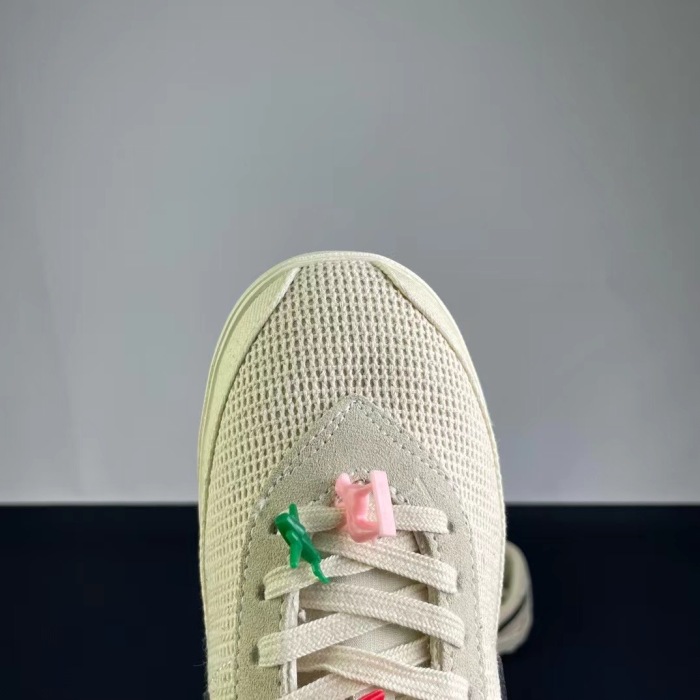 B.ode+ Nike (maikesneakers)