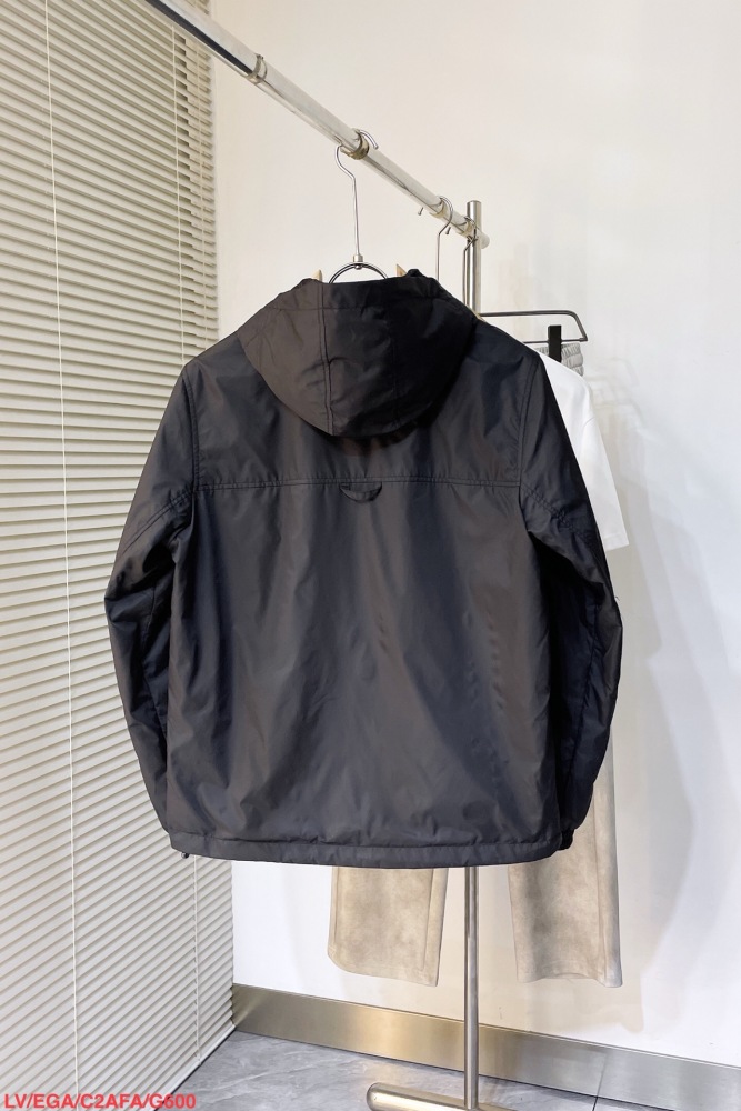 Men Jacket  Top Quality    maikesneakers