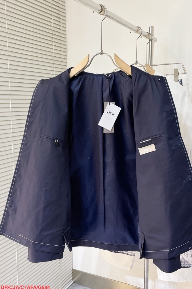 Men Jacket  Top Quality    maikesneakers