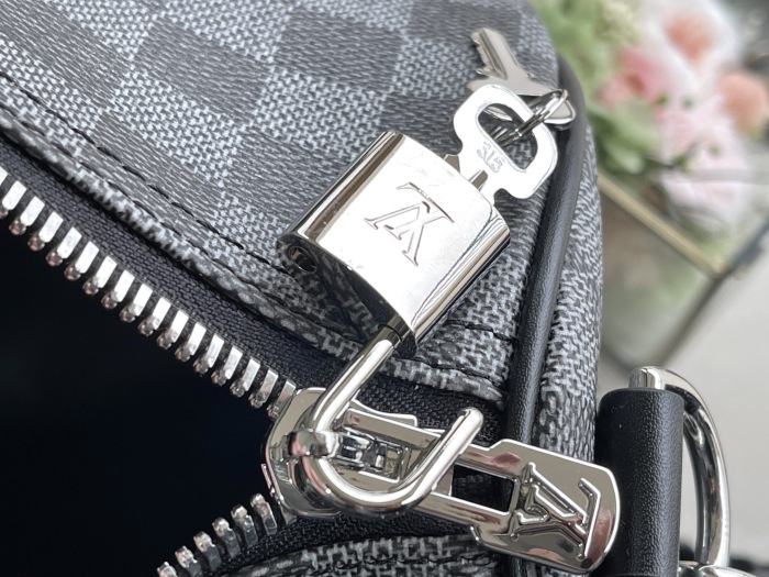 L*ouis V*uitton  Top Bag  (maikesneakers)