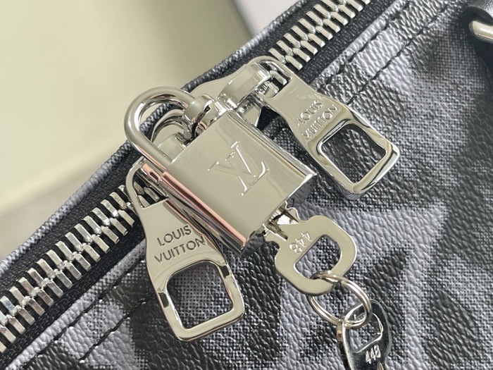 L*ouis V*uitton  Top Bag  (maikesneakers)