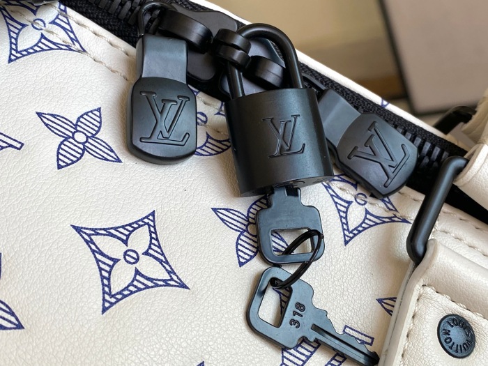 L*ouis V*uitton  Top Bag  (maikesneakers)