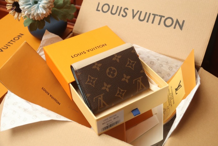 L*ouis V*uitton  Top Bag (maikesneakers)