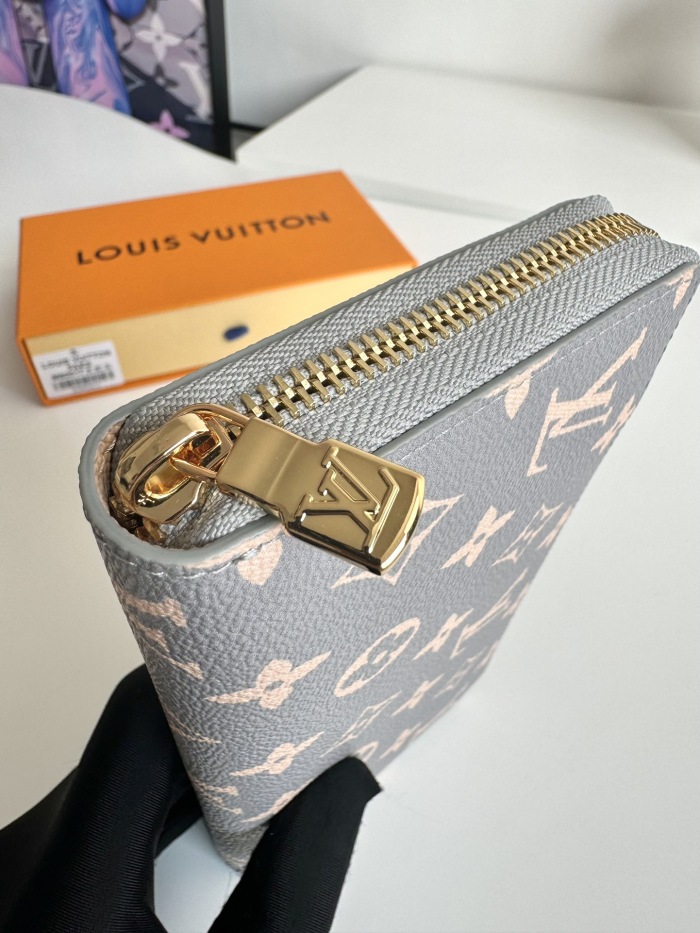 L*ouis V*uitton  Top Bag (maikesneakers)