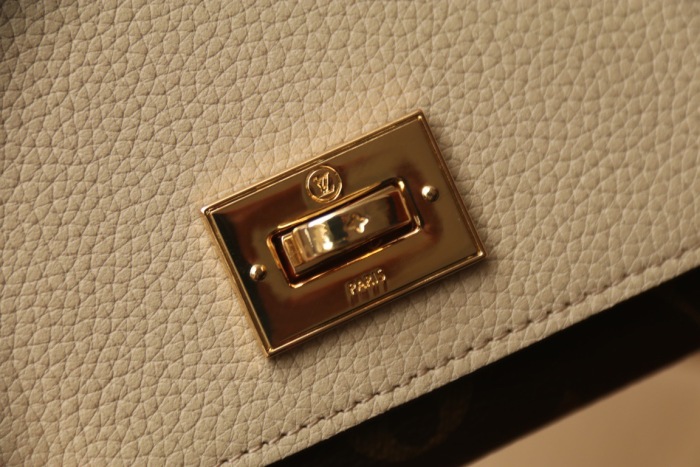 L*ouis V*uitton  Top Bag (maikesneakers)