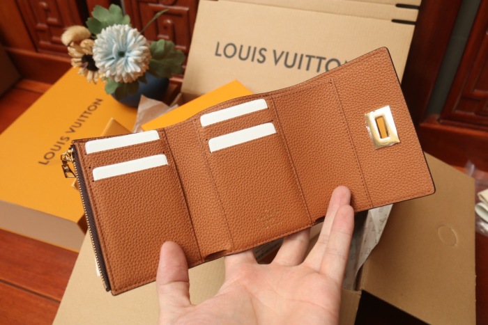 *ouis V*uitton  Top Bag (maikesneakers)
