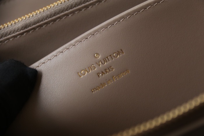 L*ouis V*uitton  Top Bag (maikesneakers)