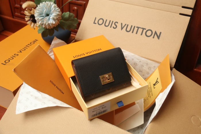 *ouis V*uitton  Top Bag (maikesneakers)