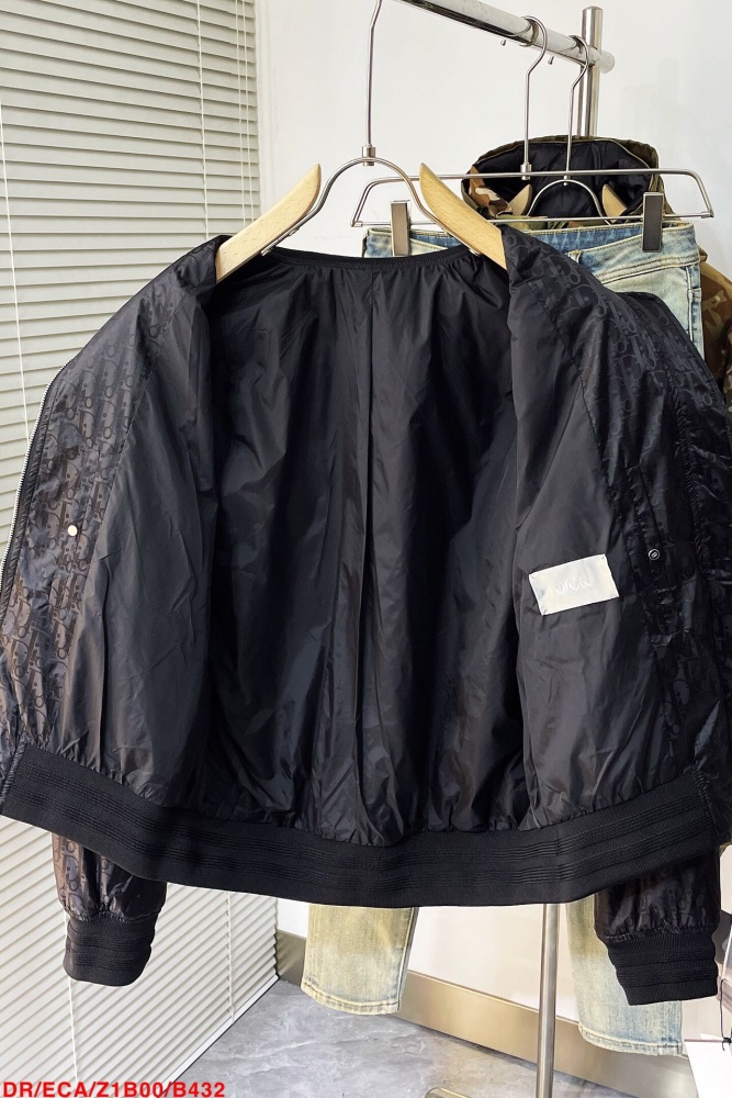 Men Jacket  Top Quality    maikesneakers