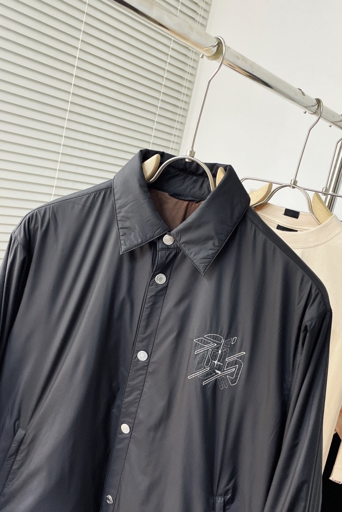 Men Jacket  Top Quality    maikesneakers