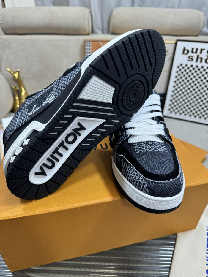 Men  Women  L*ouis V*uitton   Top Sneaker L*V Trainer