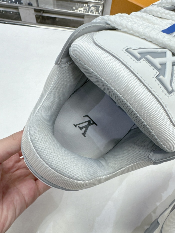 Men  Women  L*ouis V*uitton   Top Sneaker L*V Trainer