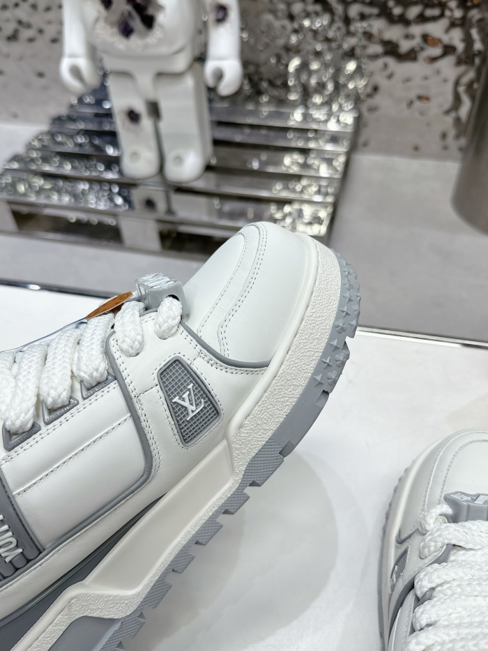 Men  Women  L*ouis V*uitton   Top Sneaker L*V Trainer