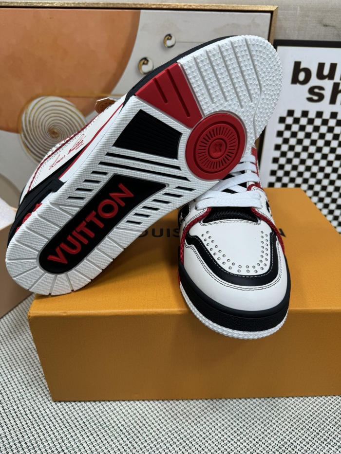 Men  Women  L*ouis V*uitton   Top Sneaker L*V Trainer