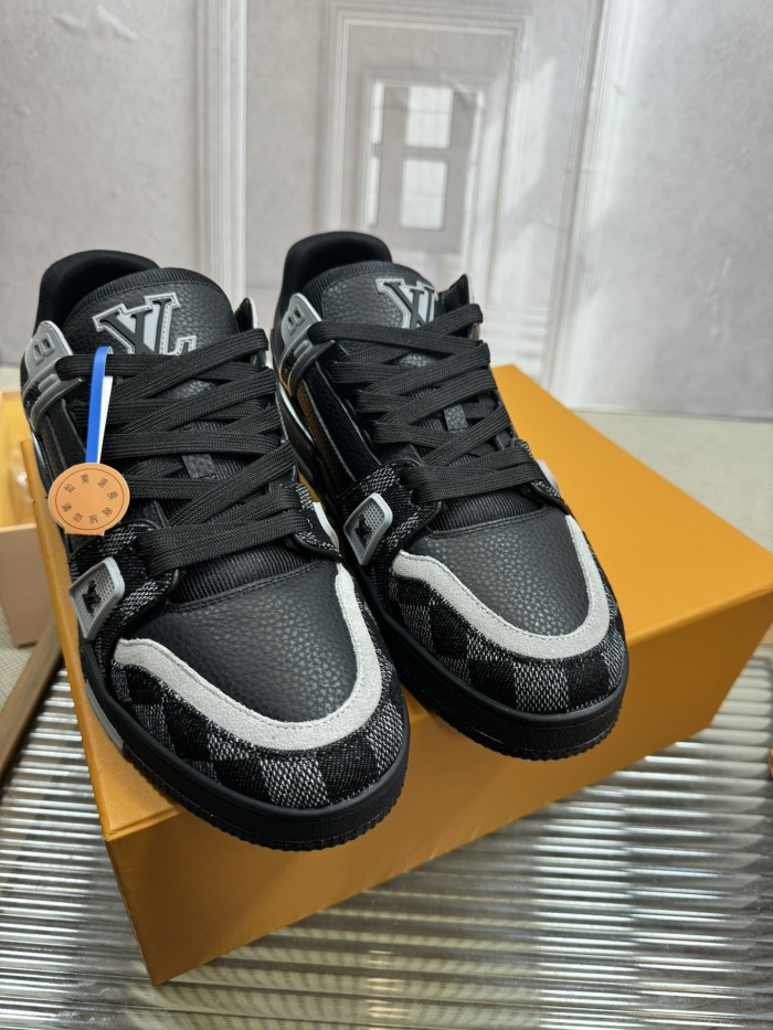 Men  Women  L*ouis V*uitton   Top Sneaker L*V Trainer