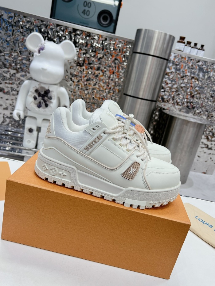 Men  Women  L*ouis V*uitton   Top Sneaker L*V Trainer