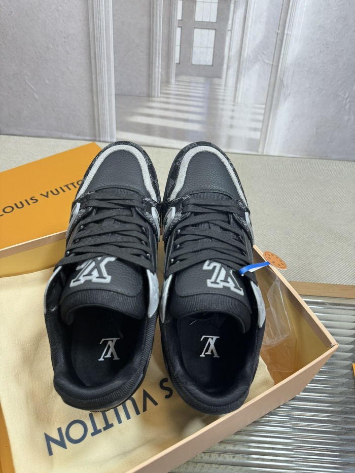 Men  Women  L*ouis V*uitton   Top Sneaker L*V Trainer