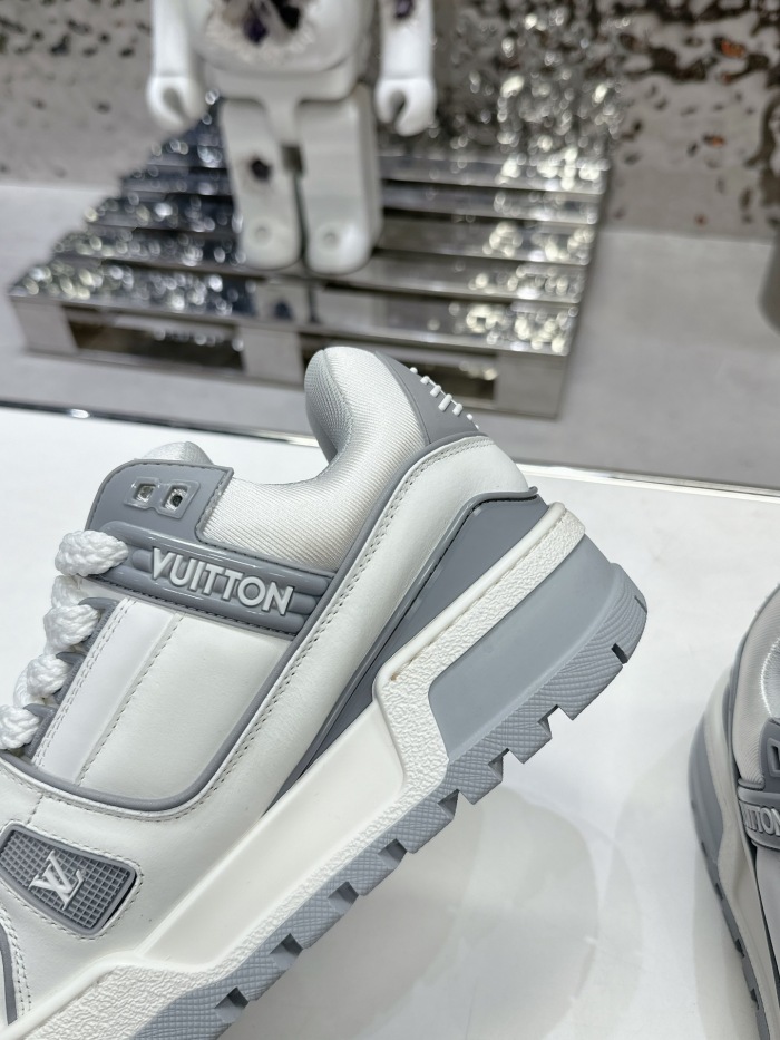 Men  Women  L*ouis V*uitton   Top Sneaker L*V Trainer
