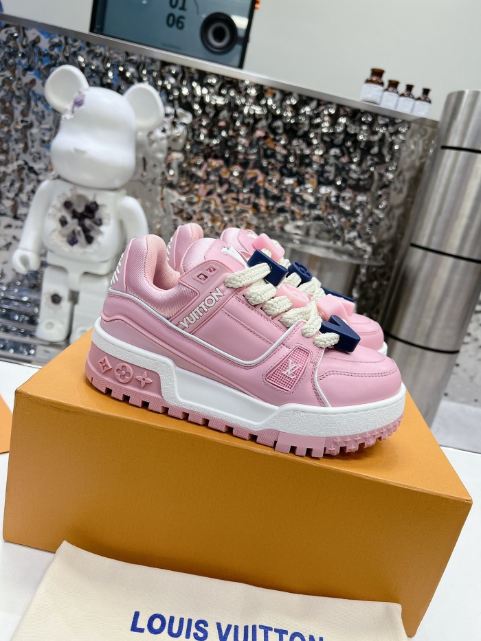 Men  Women  L*ouis V*uitton   Top Sneaker L*V Trainer
