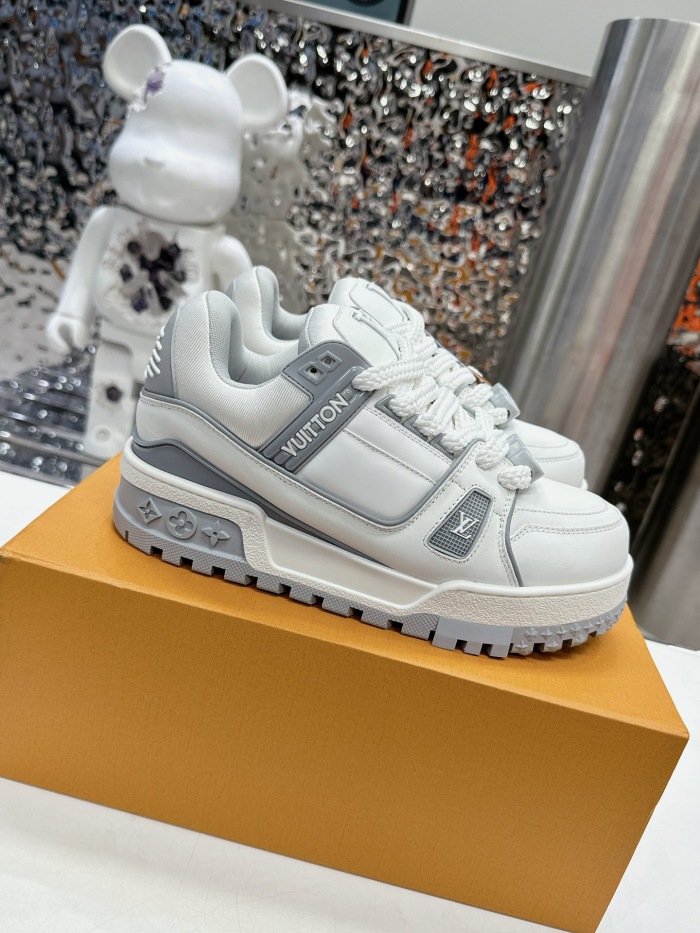 Men  Women  L*ouis V*uitton   Top Sneaker L*V Trainer