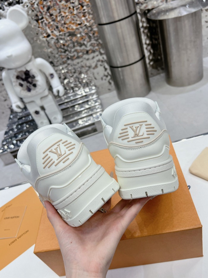 Men  Women  L*ouis V*uitton   Top Sneaker L*V Trainer