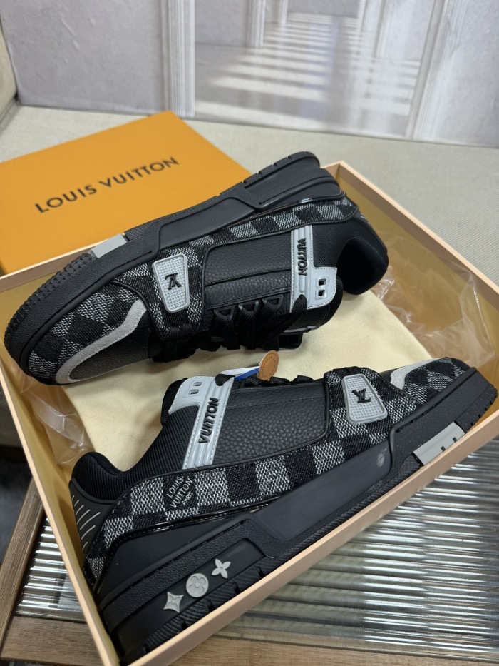 Men  Women  L*ouis V*uitton   Top Sneaker L*V Trainer