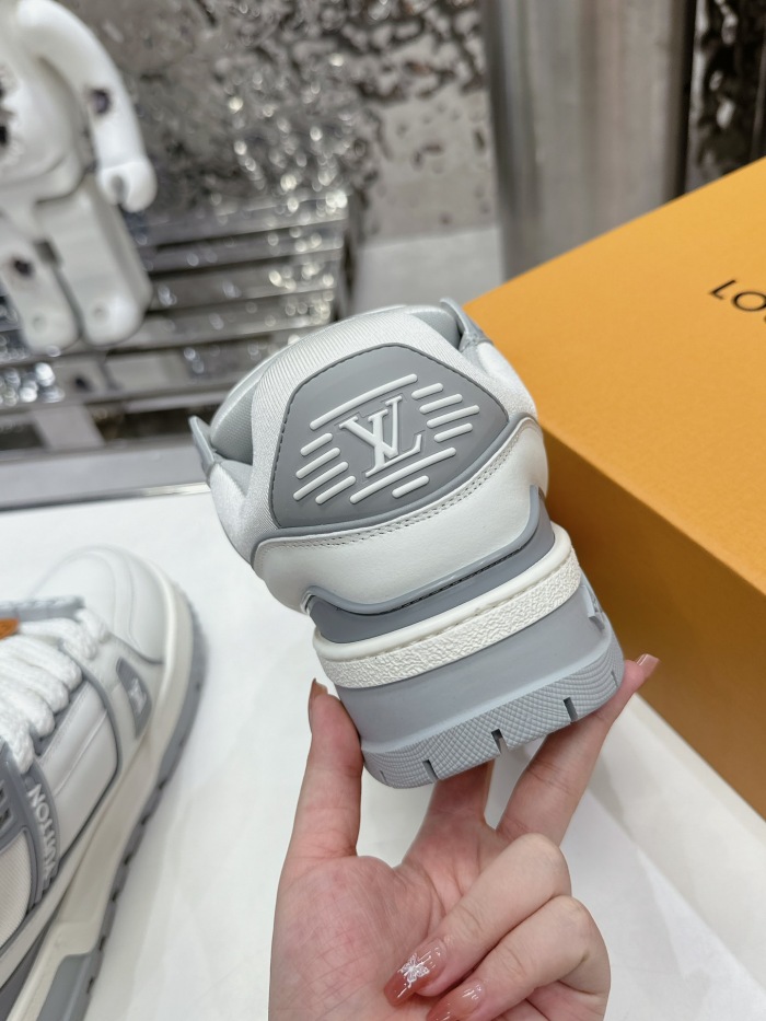 Men  Women  L*ouis V*uitton   Top Sneaker L*V Trainer