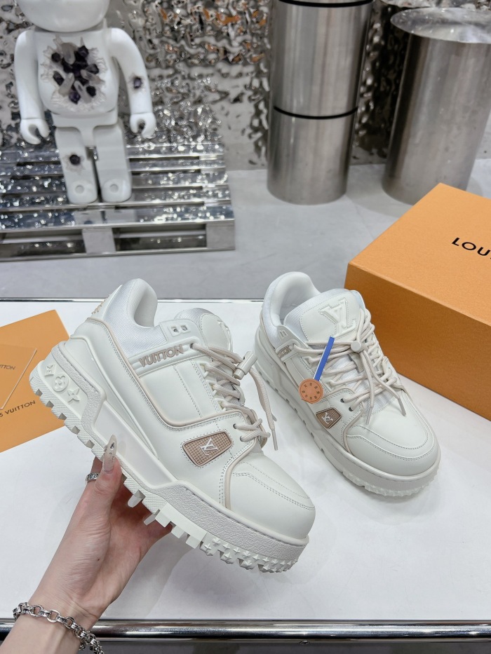 Men  Women  L*ouis V*uitton   Top Sneaker L*V Trainer