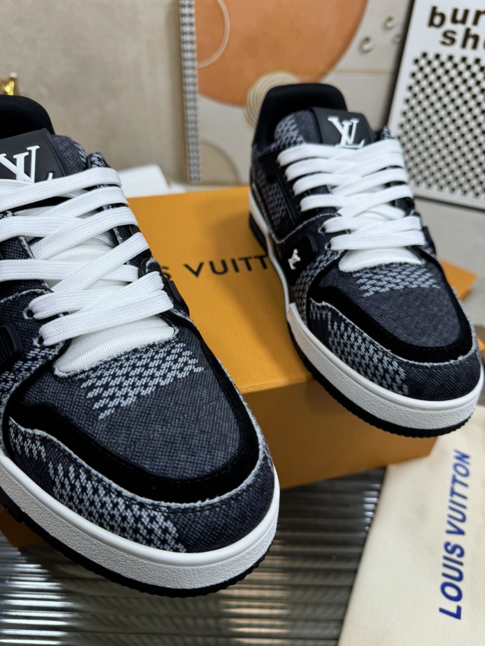 Men  Women  L*ouis V*uitton   Top Sneaker L*V Trainer