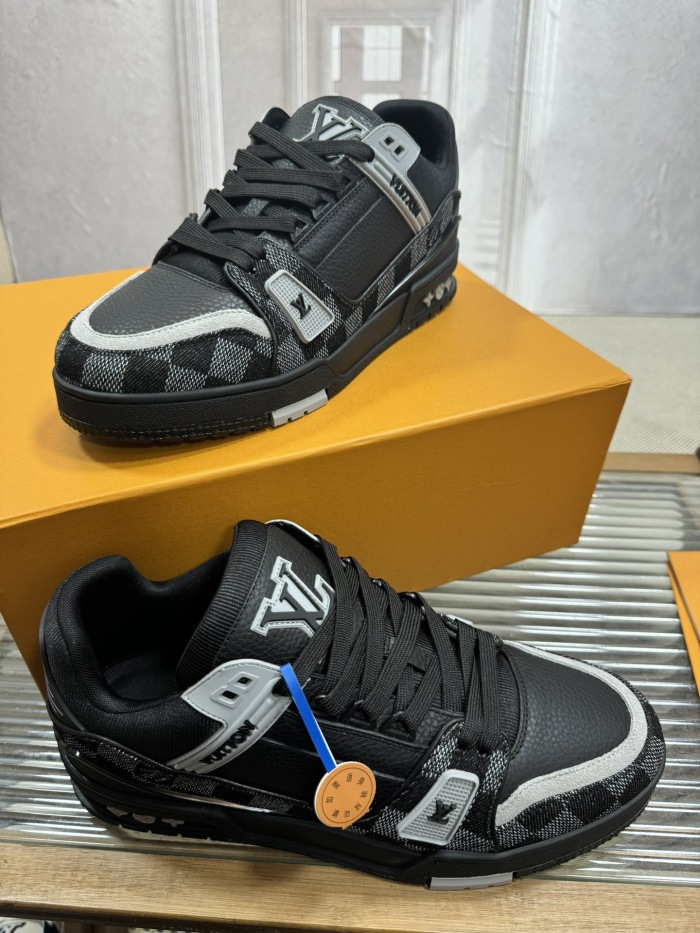 Men  Women  L*ouis V*uitton   Top Sneaker L*V Trainer