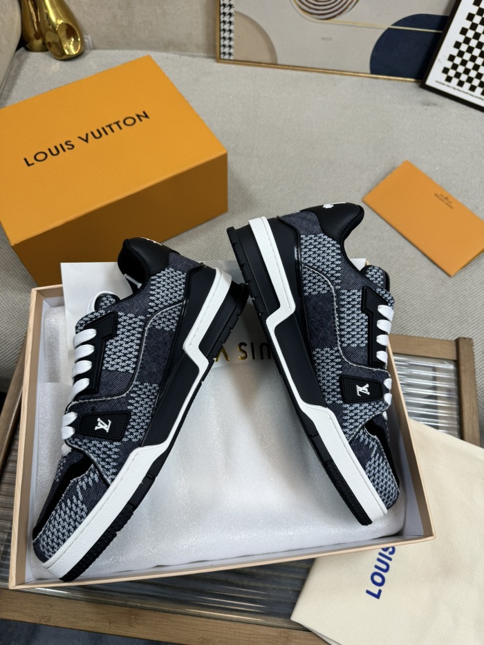 Men  Women  L*ouis V*uitton   Top Sneaker L*V Trainer