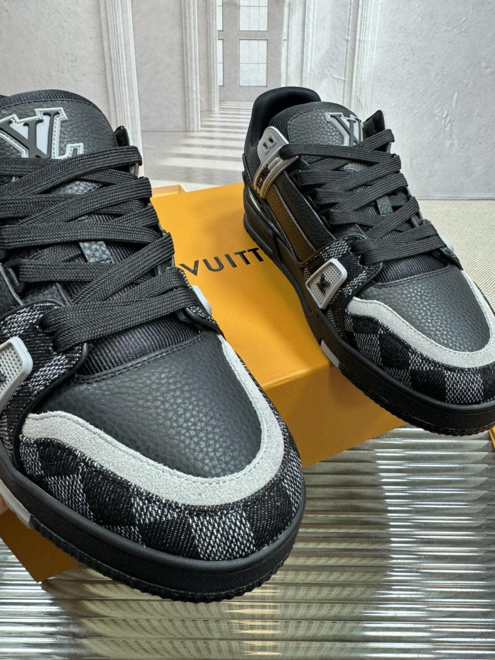 Men  Women  L*ouis V*uitton   Top Sneaker L*V Trainer