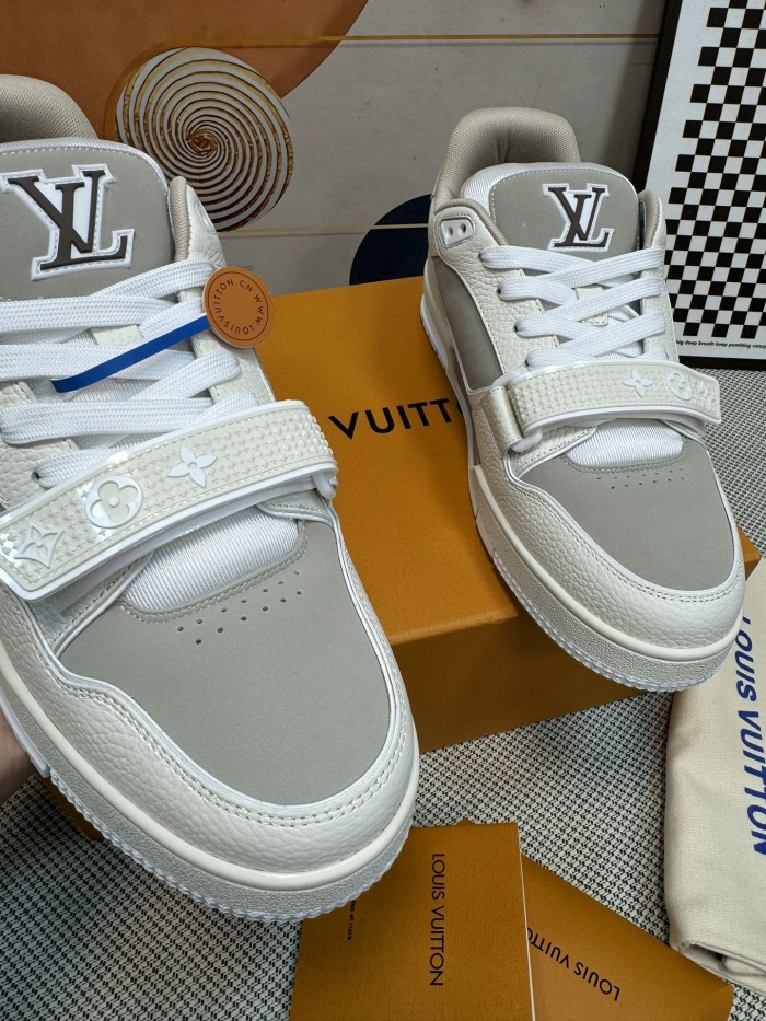 Men  Women  L*ouis V*uitton   Top Sneaker L*V Trainer