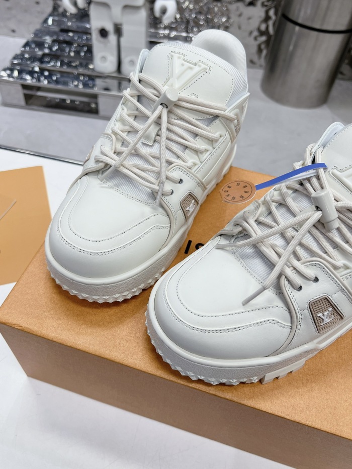 Men  Women  L*ouis V*uitton   Top Sneaker L*V Trainer