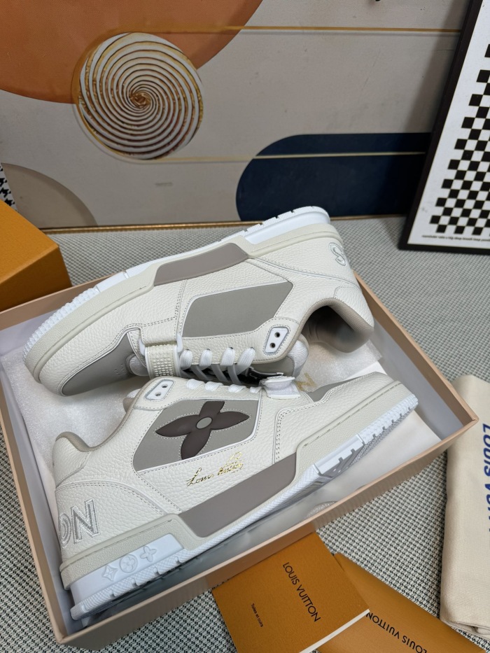 Men  Women  L*ouis V*uitton   Top Sneaker L*V Trainer