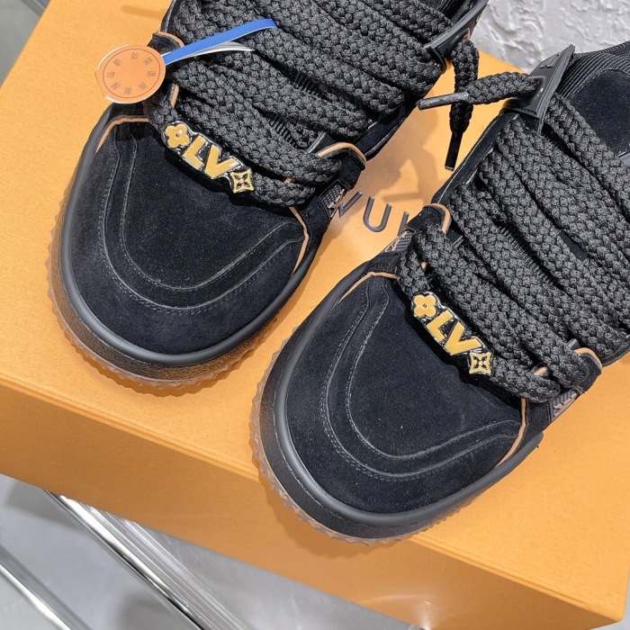 Men  Women  L*ouis V*uitton   Top Sneaker L*V Trainer