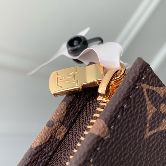L*ouis V*uitton  Top Bag (maikesneakers)