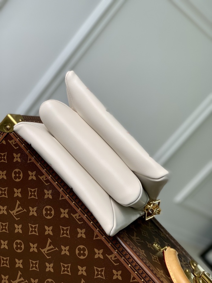 L*ouis V*uitton  Top Bag (maikesneakers)
