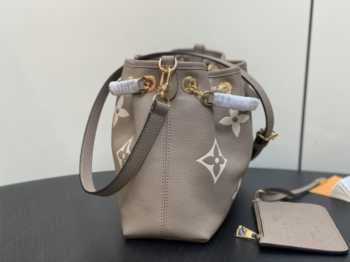 L*ouis V*uitton  Top Bag (maikesneakers)